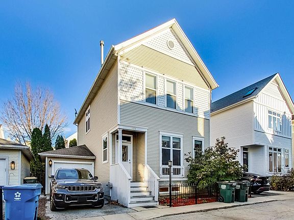 3rd image of 2853 N Wolcott Ave #B