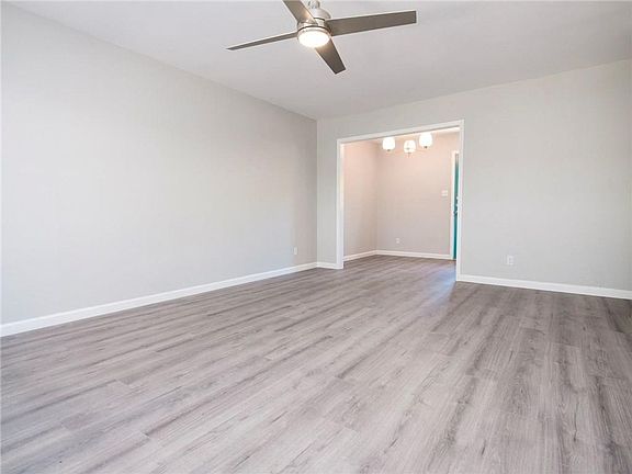 3rd image of 2524 Glen Springs Way #A