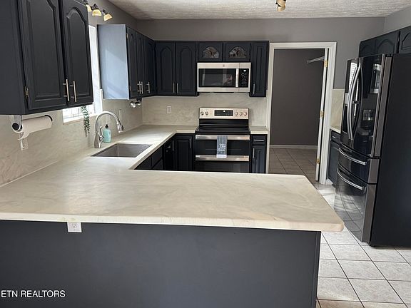 5th image of 1633 Cheney Rd