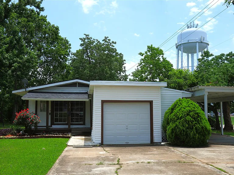 302 Circle Way — Photo 2