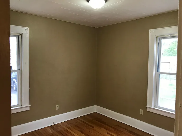BACK BEDROOM