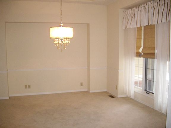 Offset for Buffet or Hutch.  Levlor blinds on windows.  9' Trey Ceiling.