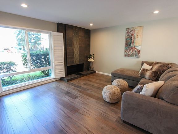 2nd image of 818 Elmhurst Cir