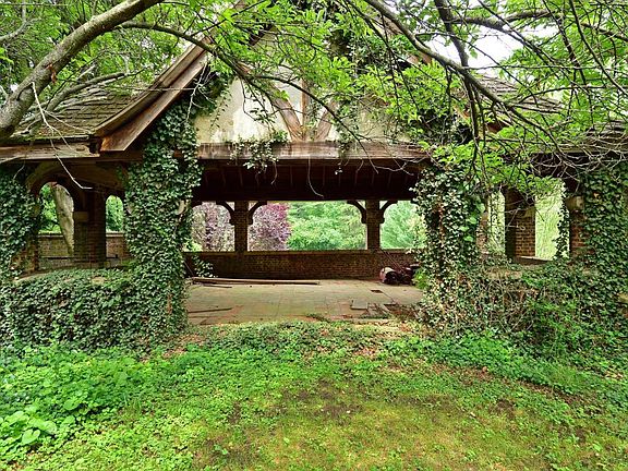 2nd image of 5 Auldwood Ln