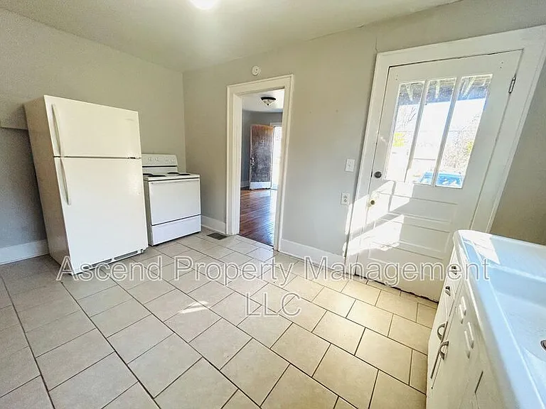 4504 Old Mission Rd — Photo 8