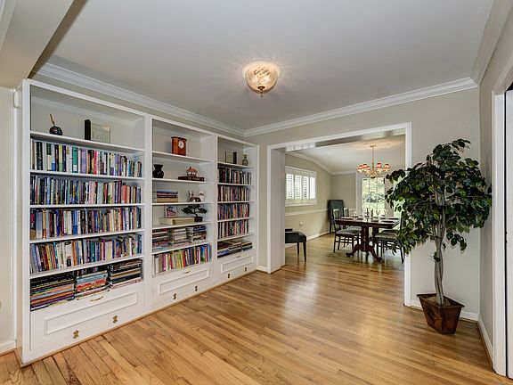 2nd image of 3430 Glen Carlyn Dr