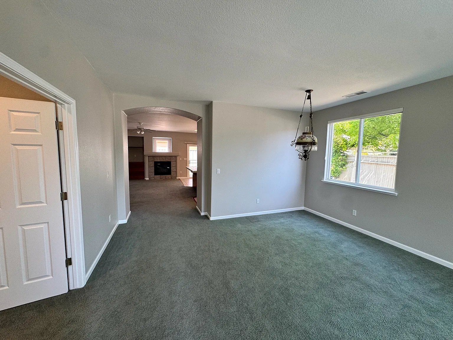 4 bed, 1850 sqft, $3,195 — Photo 4