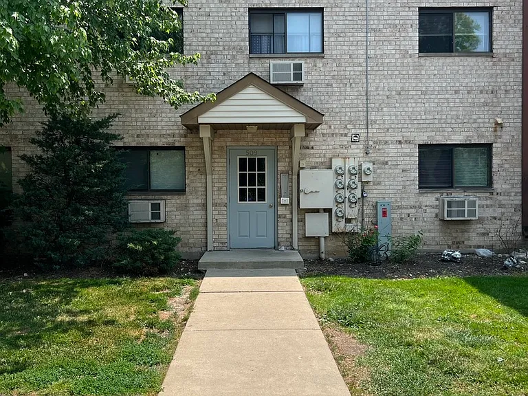 509 E Spruce Dr #1B — Photo 1