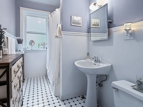5th image of 1404 W Elmdale Ave