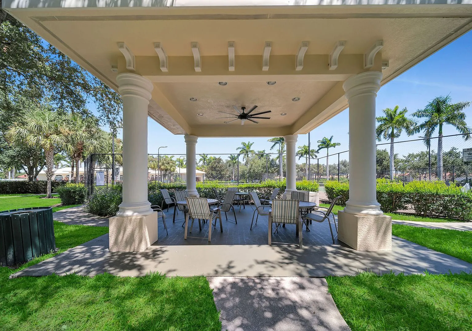 Serene Lakefront Living At Moody River Estates In North Fort Myers Your Dream Home Awaits! 2bed+D... — Photo 2