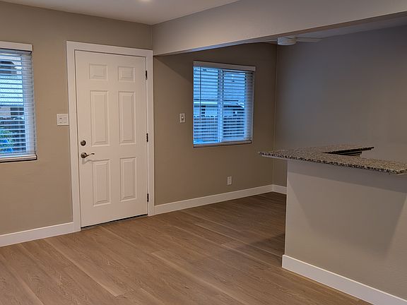 4th image of 1387 Newport Ave