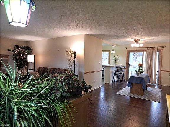 2nd image of 16408 Woodlawn Dr