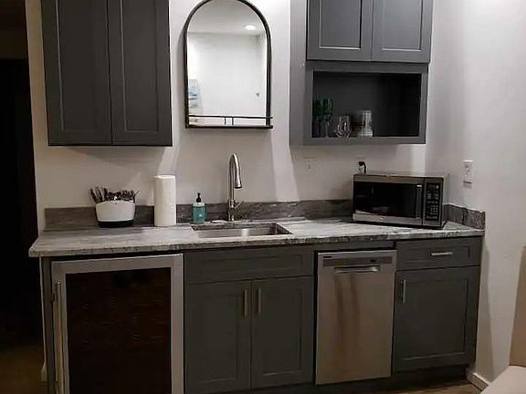 5th image of 41 Diana St #1