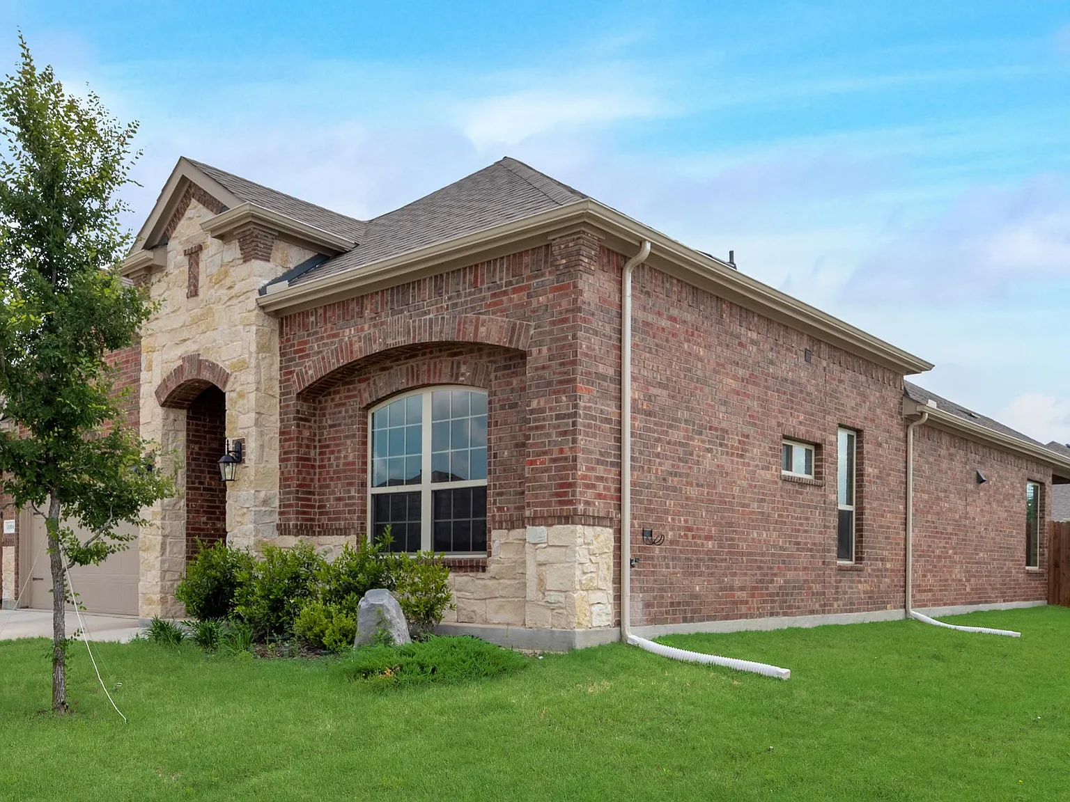 4 bed, 2033 sqft, $2,295 — Photo 4