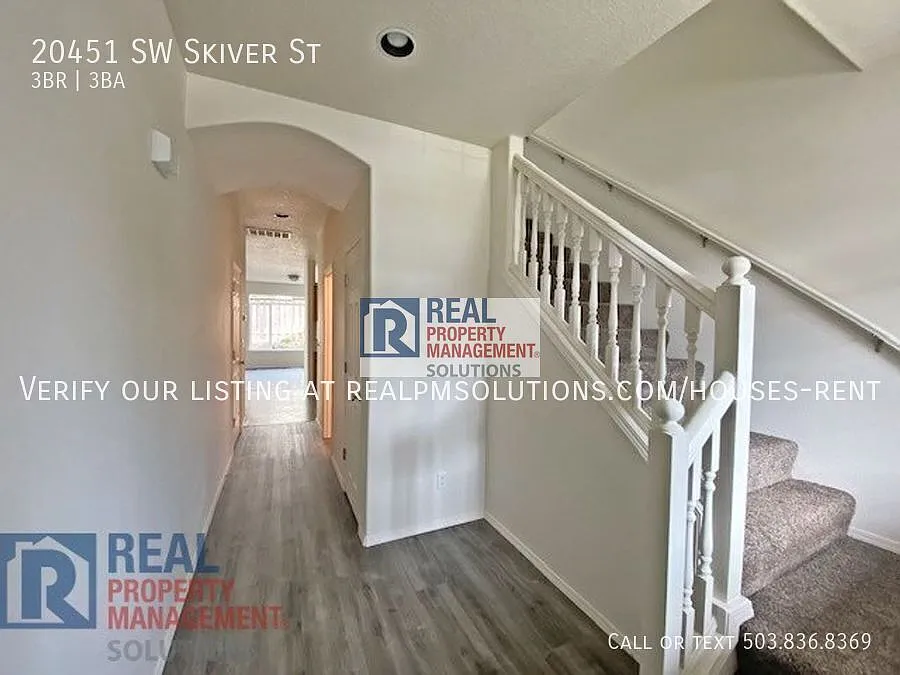 Desirable Two-Story Detached Home in Aloha! — Photo 3