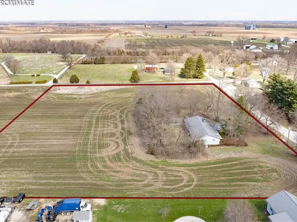 302 N Elm St, Medora, IL 62063