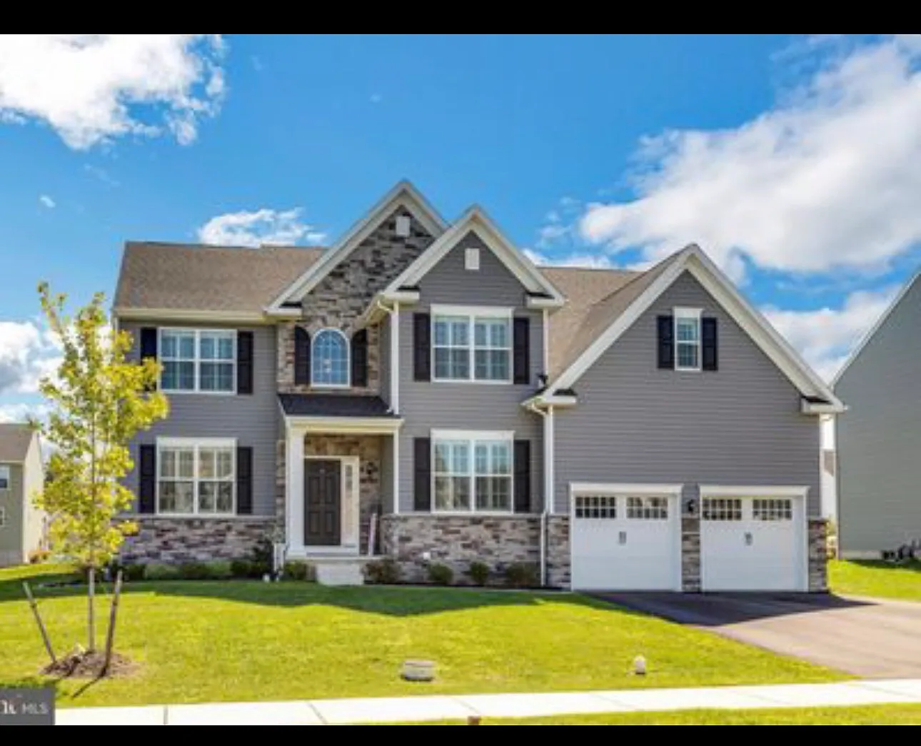 4 bed, 4009 sqft, $4,650 — Photo 1