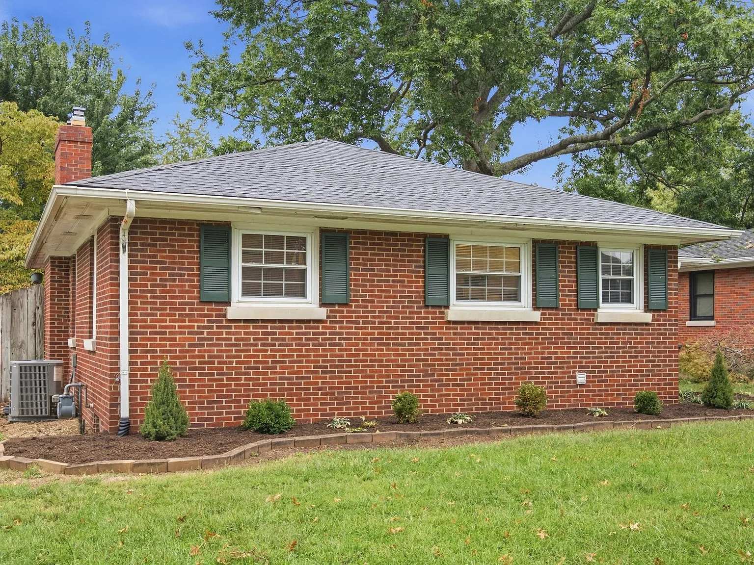 3 bed, 1064 sqft, $1,800 — Photo 2