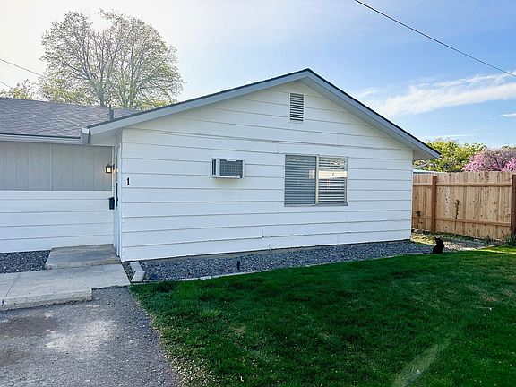 4th image of 144 Smith Ave #11
