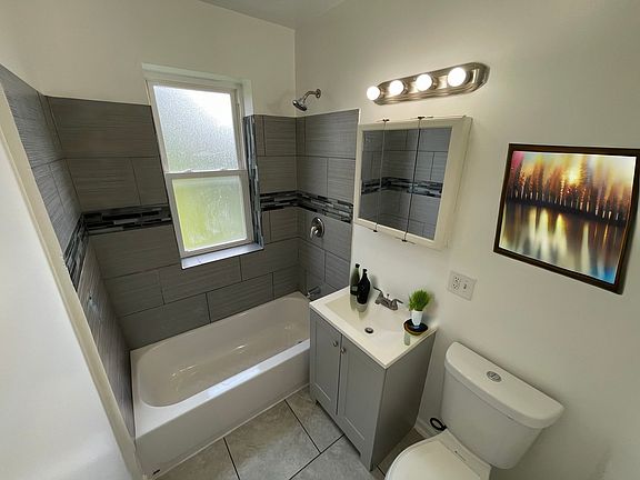 4th image of 1320 W 57th St #1