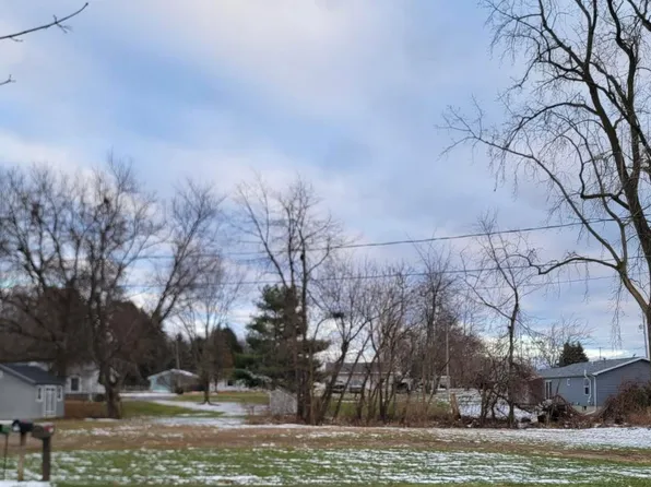 751 Williams Ct, Manitou Beach, MI 49253