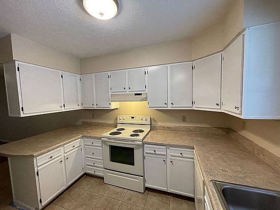 4th image of 103 Meadow Park Ln APT C