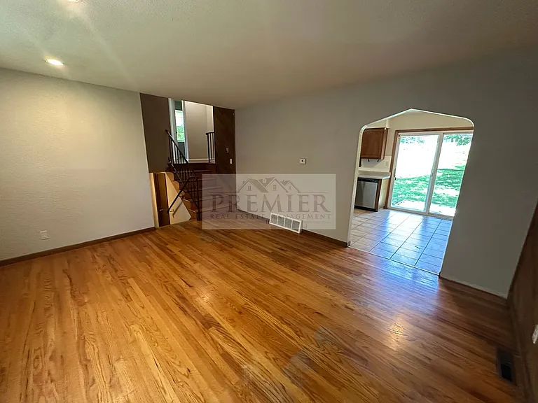 8406 E 92nd Pl — Photo 3