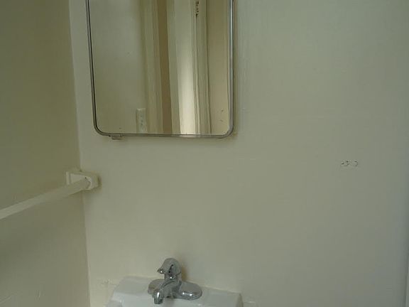 5th image of 209 3rd St