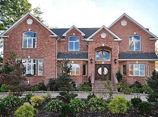 602 Clintonville St, Whitestone, NY 11357