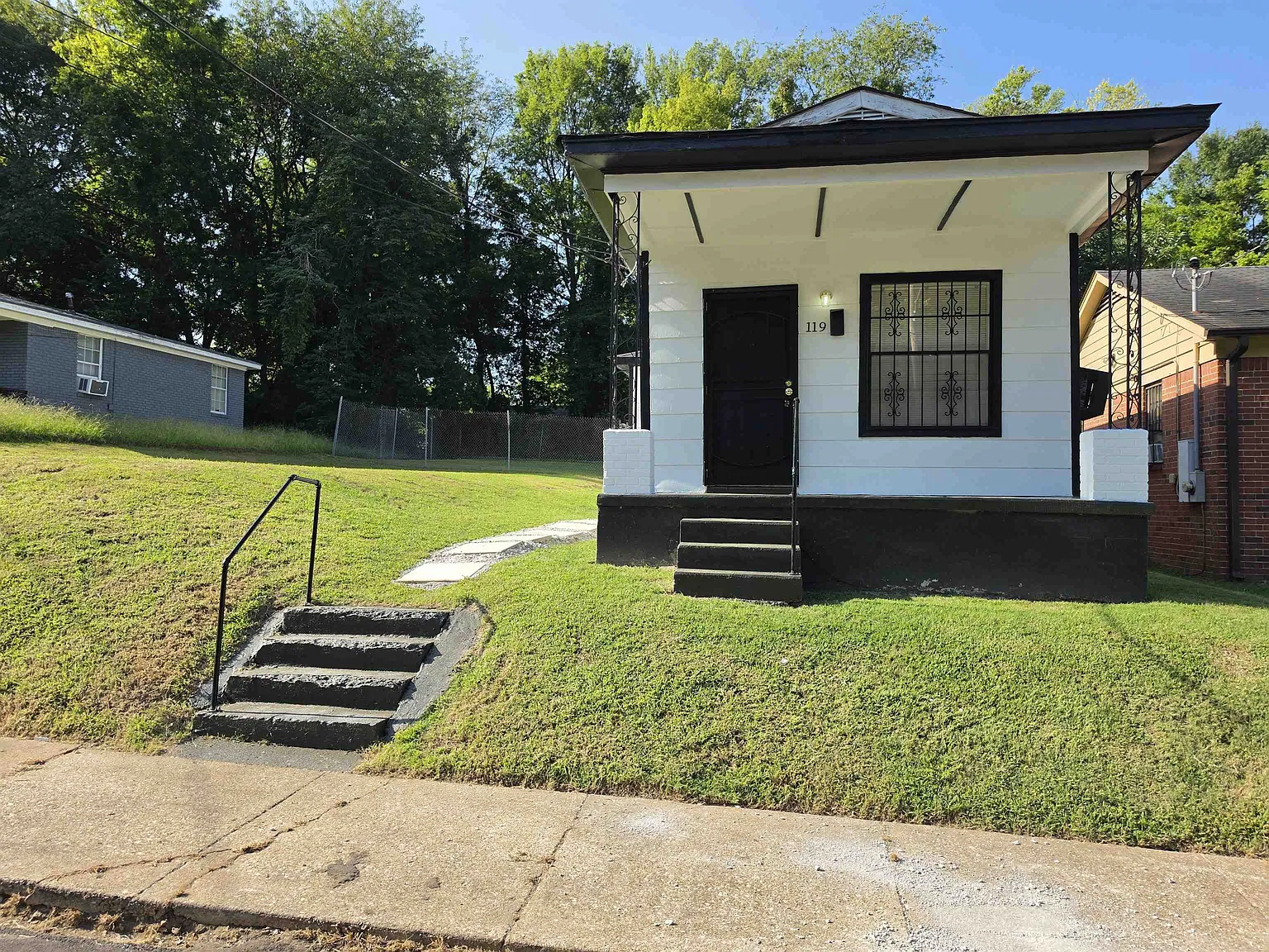 2 bed, 2.0 bath, 812 sqft, $900 — Photo 2
