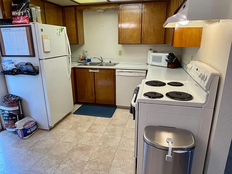 101 W Grand St #6 — Photo 2