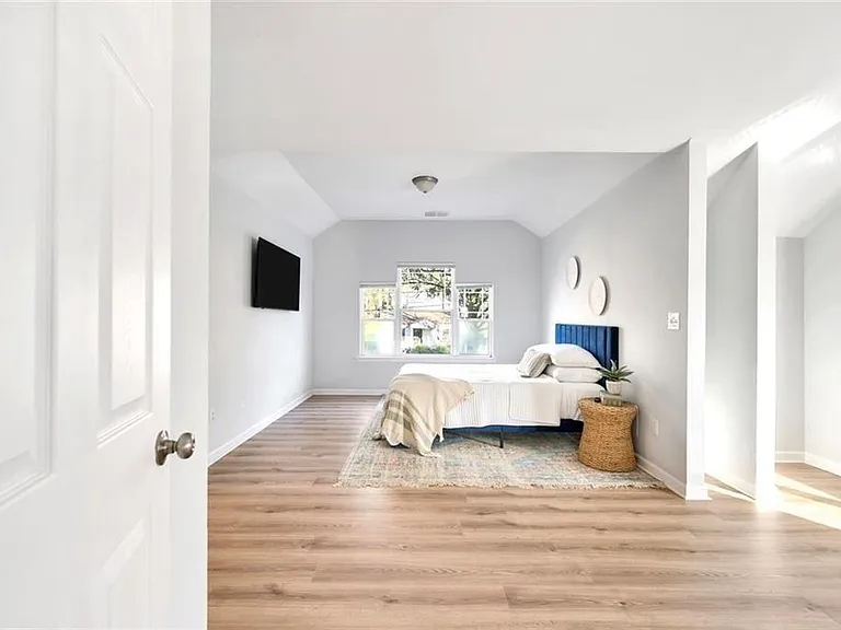 56 Holly Rd NW — Photo 28