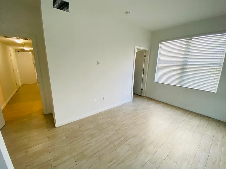 1613 Meridian Ave #305 — Photo 11