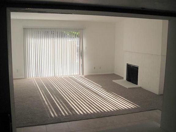 Living Room w fireplace