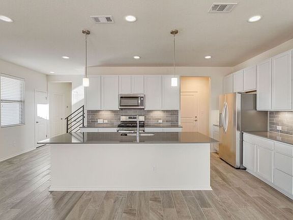 4th image of 9100 Garnet Dr