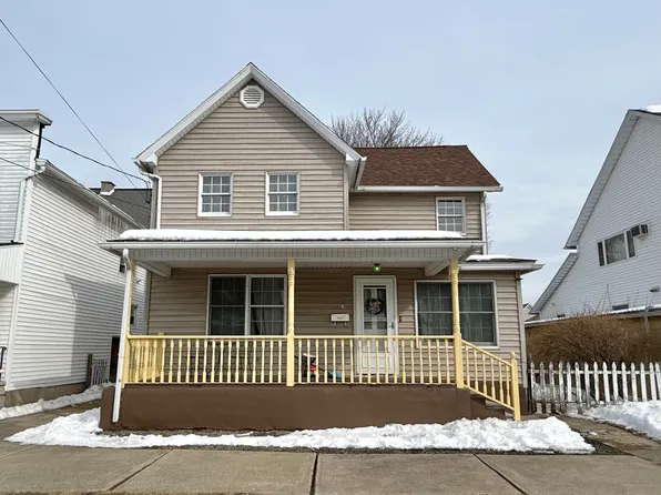 28 E 3rd St, Wyoming, PA 18644