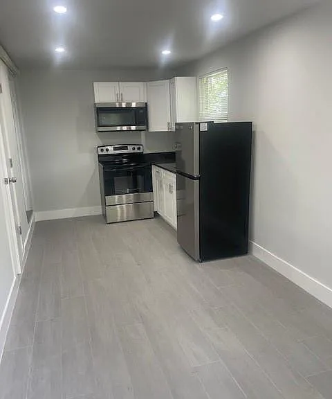12322 NE 6th Ave #3 — Photo 1
