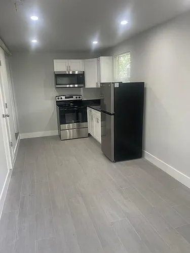 12322 NE 6th Ave #3 Photo 1