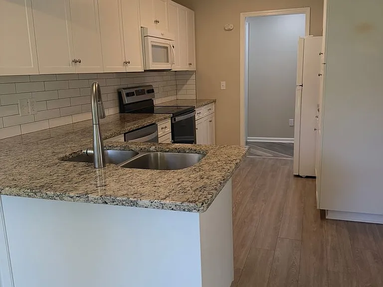 8900 Fox Glen Dr — Photo 9