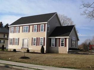 2 Connors Dr, Woburn, MA 01801