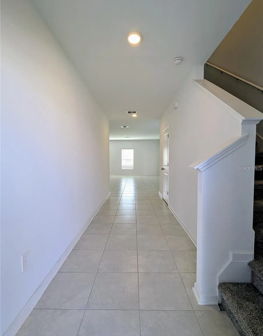 5 bed, 2326 sqft, $2,100 — Photo 4