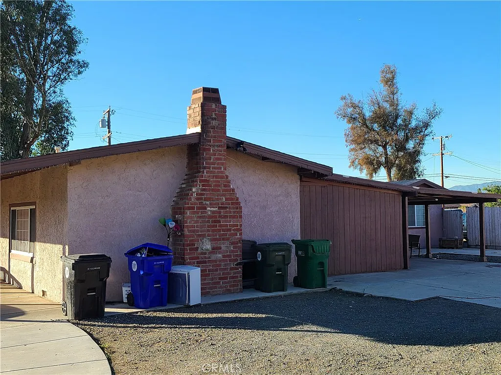 5 bed, 2.5 bath, 3400 sqft, $3,850 — Photo 2