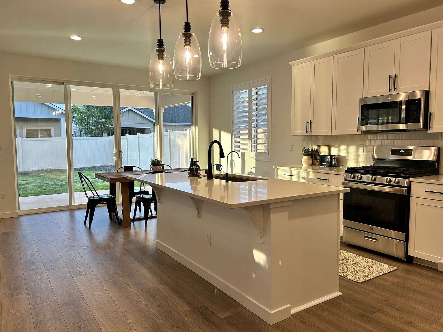 5 bed, 2665 sqft, $3,700 — Photo 4
