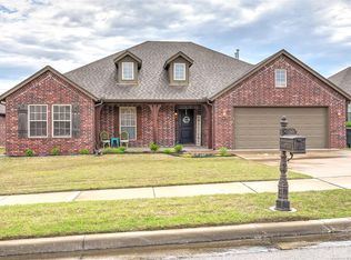 2445 S Narcissus Ave, Broken Arrow, OK 74012