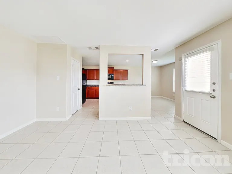 908 American Monarch Dr — Photo 2