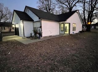 1102 E Queen St, Tulsa, OK 74106