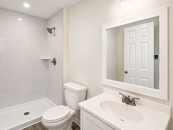 5th image of 19 Maplewood St