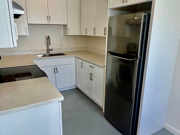 5th image of 1365 10th Ave #10