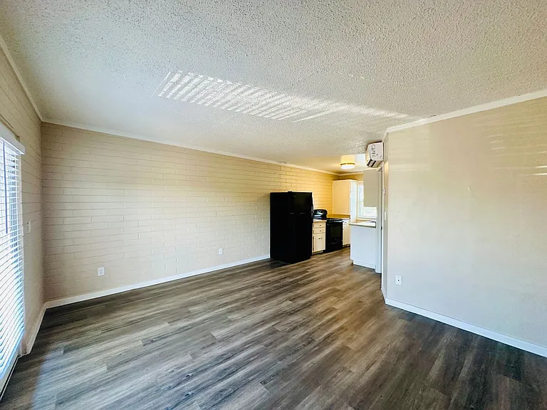 Bel Air Apartments — Photo 17