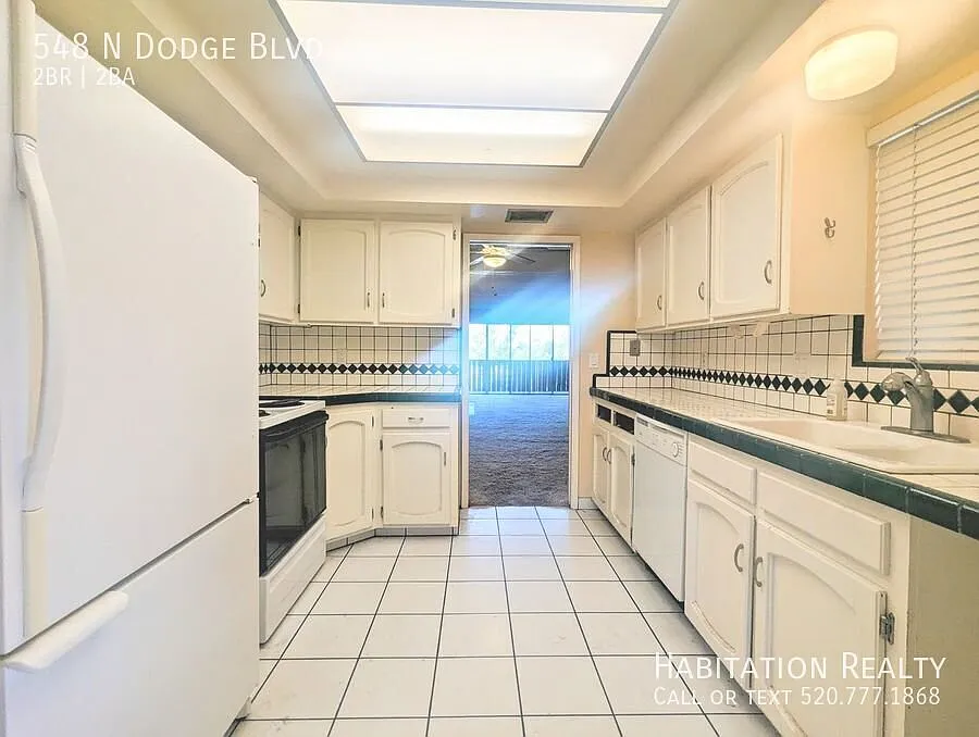 548 N Dodge Blvd